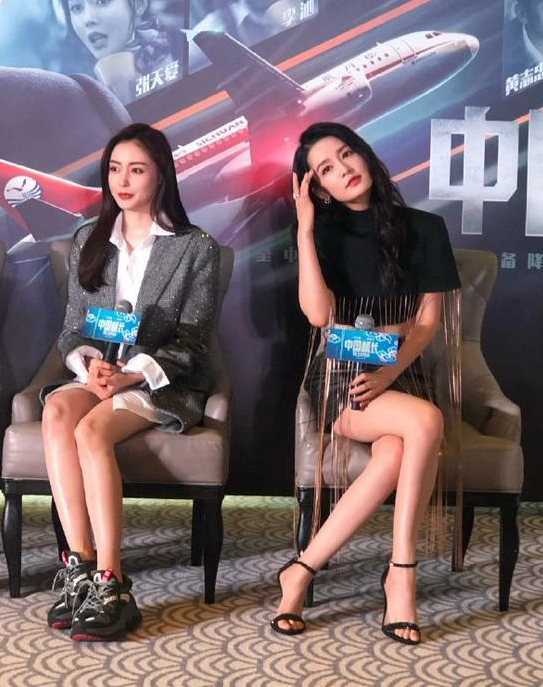 李沁：有一种“小心机”叫李沁的坐姿，别人都是乖乖女，唯独她却与众不同
