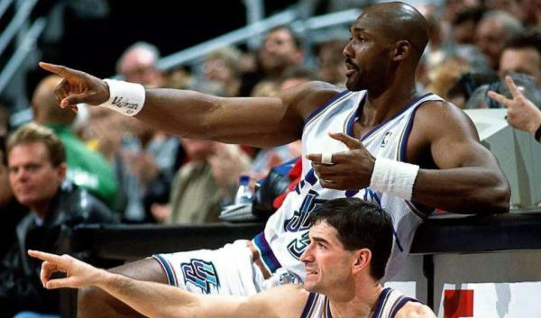 「迈克尔·乔丹」马龙谈乔丹充满了傲慢与不服：在我眼中他只是乔丹其他啥也不是！