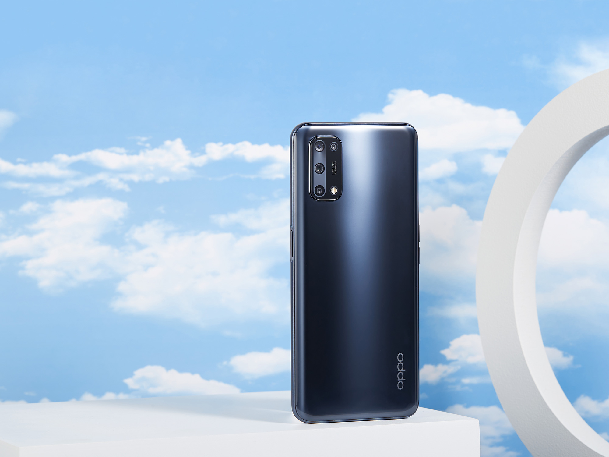 OPPO|5000mAH+高刷屏+30W快充，OPPO推出5G千元机，性价比颇高