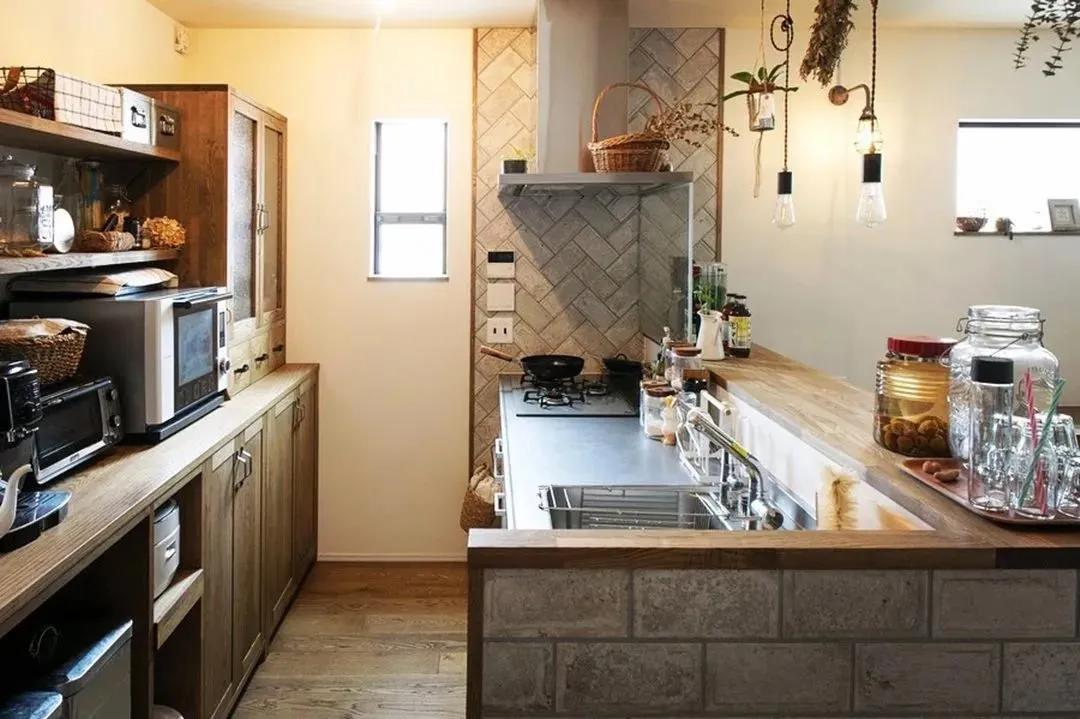 「」为什么日本厨房小，台面却非常干净？原来秘诀就在这20cm里！