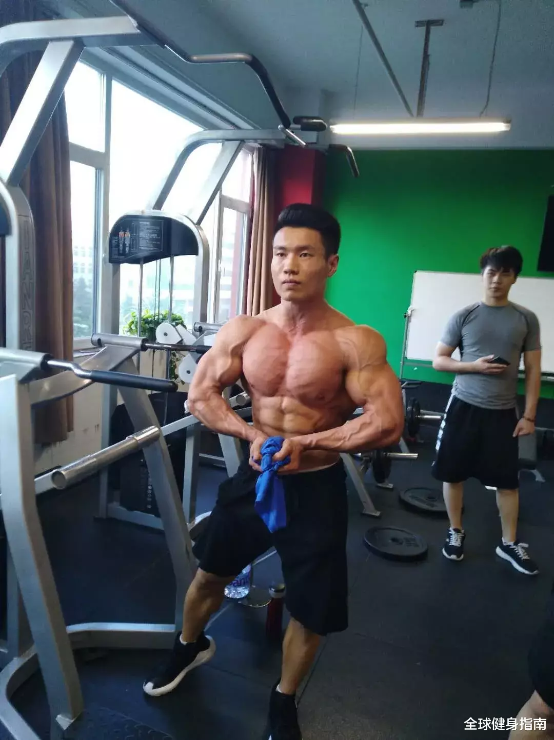 健身|20万网友舔屏的肌肉男神：这身材真的太野了！