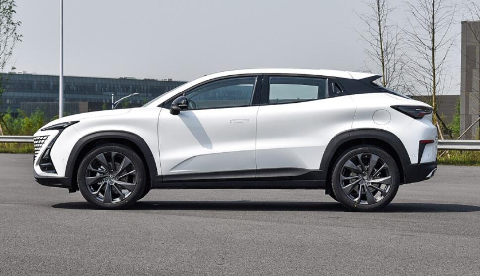 「SUV」长安再亮“新王牌”！颜值赶超卡宴，搭蓝鲸1.5T加速7.5S，对抗H6