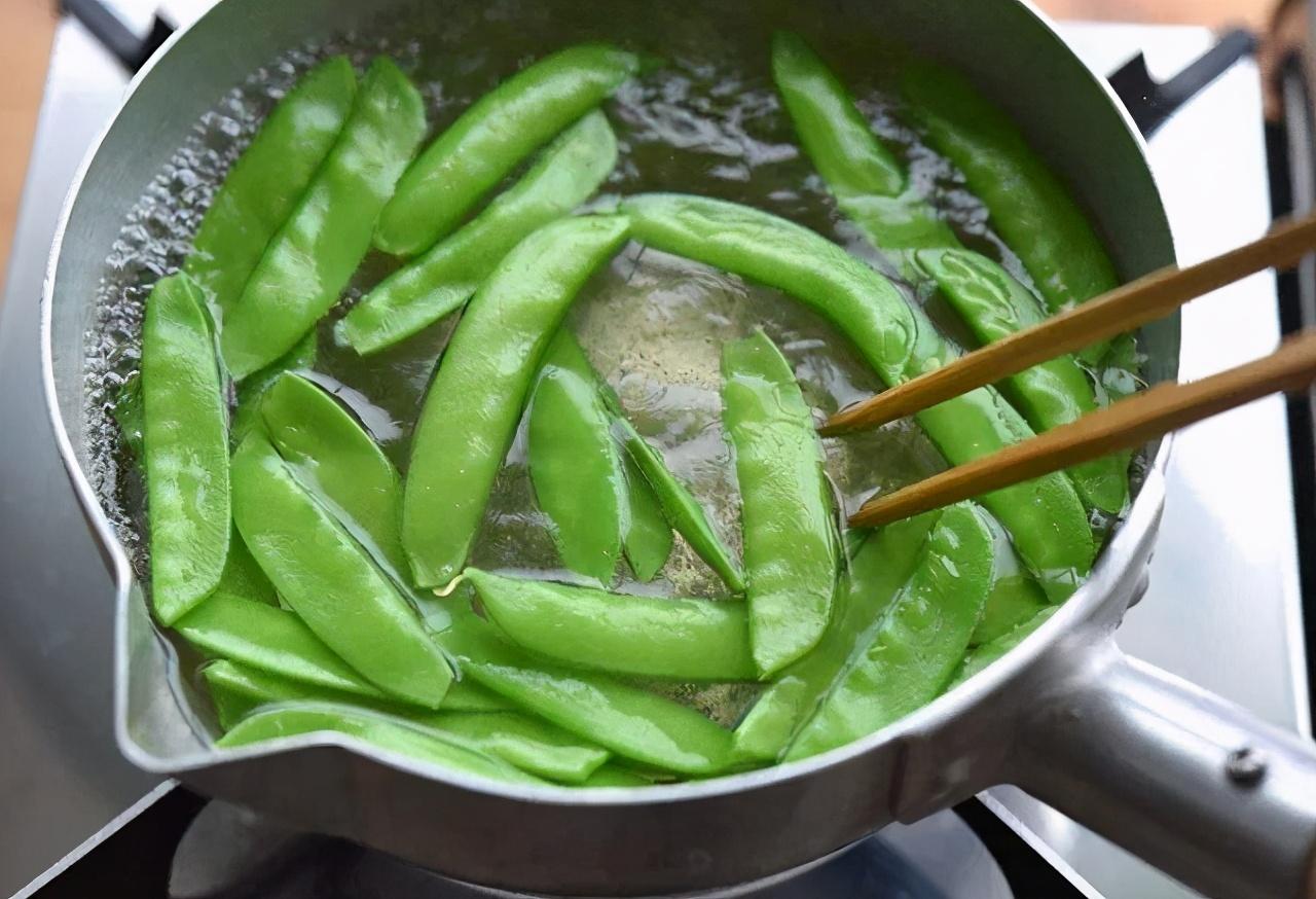 菠菜|没有焯水就不能吃的4种蔬菜，为了健康，以后可别再直接下锅了！