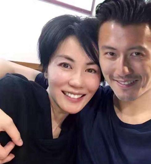 谢贤|被84岁的谢贤养了12年,差点成\谢霆锋后妈\,如今怎么样了?