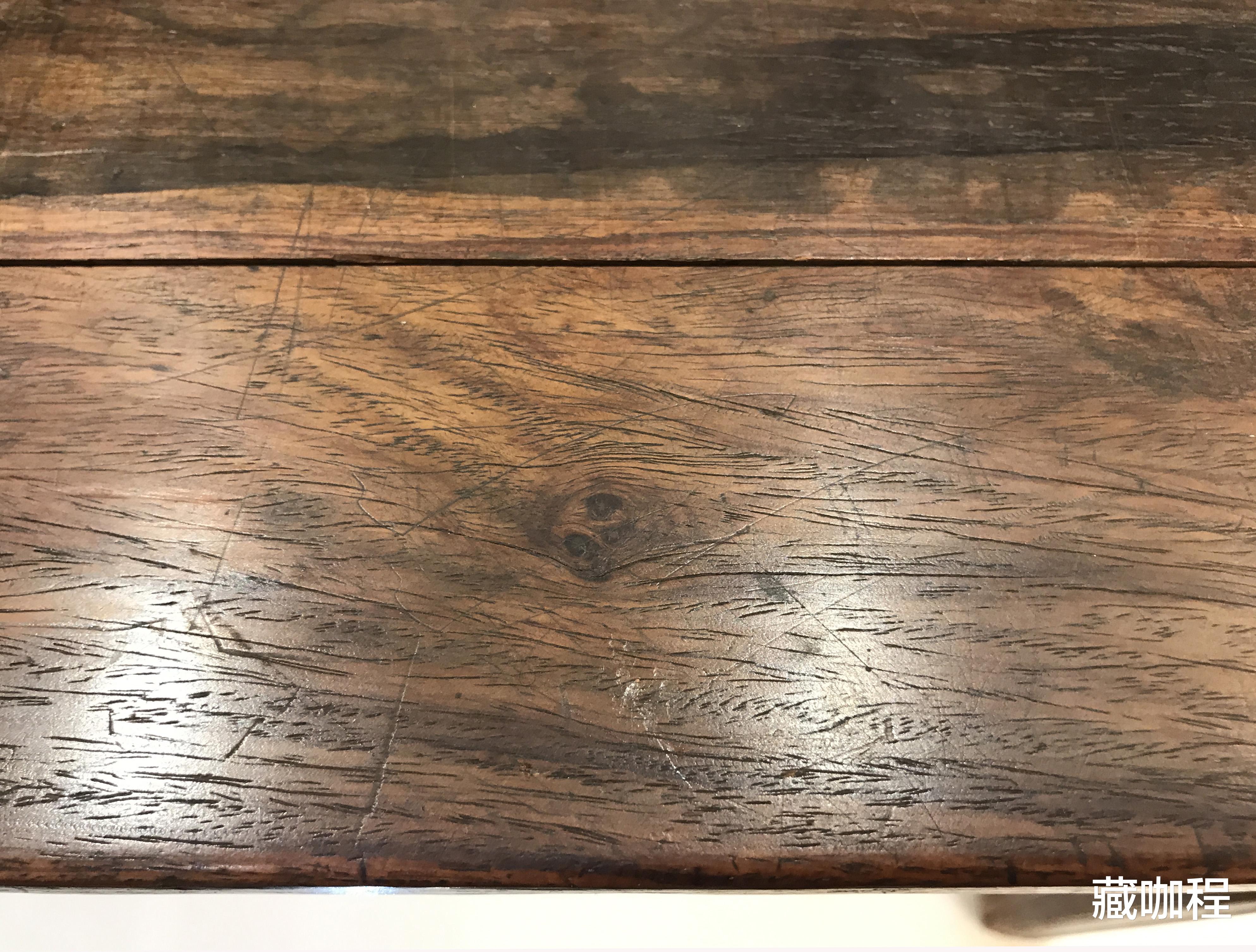 @老皮壳上有黑漆，怎知夔龙纹画案是黄花梨？