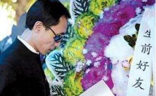 赵丽蓉|2000年,赵丽蓉临终留下遗言,“义子”巩汉林守灵后永远离开春晚