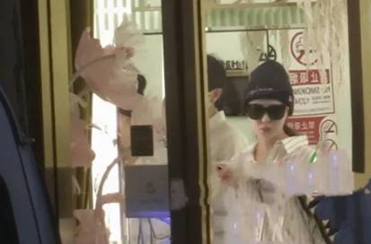 范冰冰|范冰冰和神秘男被拍！凌晨3点出入酒店？看清男子正脸：打扰了