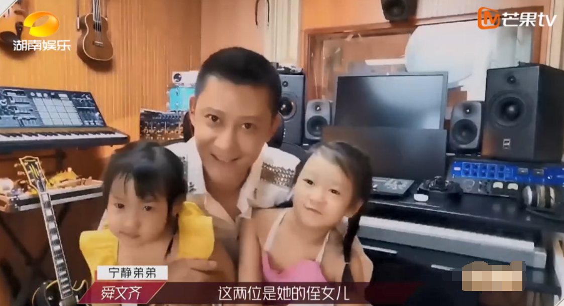 寧靜弟弟攜女兒為姐姐加油，自曝害怕姐姐，但靠寧靜出瞭八張專輯-圖4