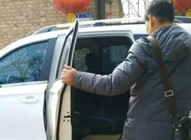 【广汽集团】大衣哥买车了?当看到他家车标后,不愧是接地气的大衣哥