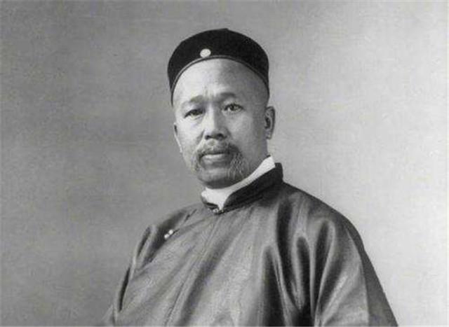 康有为▲康有为的死与移植黑猩猩睾丸有关?晚年竟不断娶小老婆