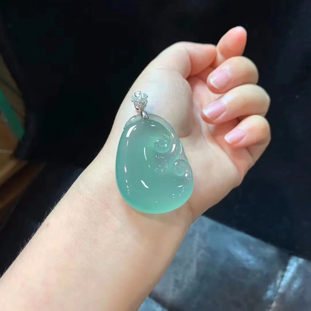 |喜欢翡翠，还要了解一件翡翠的背面