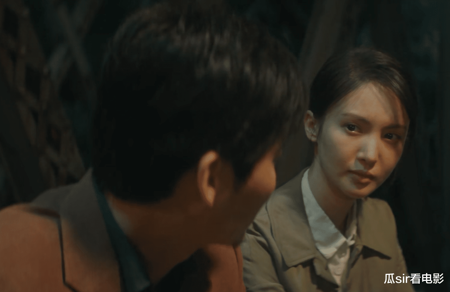 女孩|《隐秘而伟大》“青成”之恋仅留余声，他终究只是抱了抱那个女孩