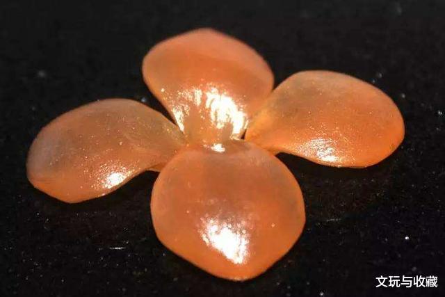 『小叶紫檀』有种文玩叫“青鱼石”，虽是鱼骨但打磨出来却比玉石还温润漂亮