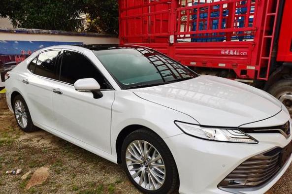 丰田凯美瑞@小改款丰田凯美瑞亮相！动力依旧，外观明显向雷克萨斯ES看齐！
