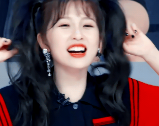 张艺凡|张艺凡成团出道被骂惨,虞书欣连发两条微博力挺,评论区炸锅了