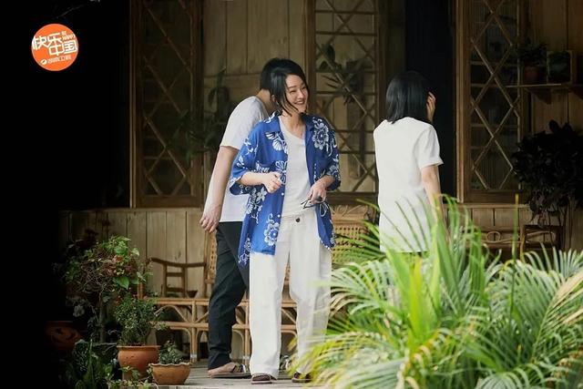 「向往的生活」《向往的生活》被广告包围，商业元素大荟萃，说好的田园低碳呢？