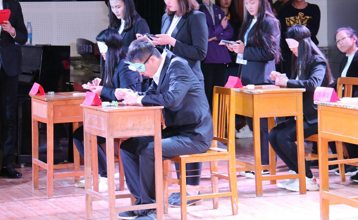 |高三男生适合的“偏文科”的7大专业，就业优势比较大，值得参考