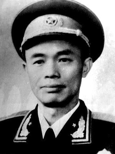 |55年他嫌军衔低,要把勋章挂狗尾巴上,遭林总痛批,主席却提拔他