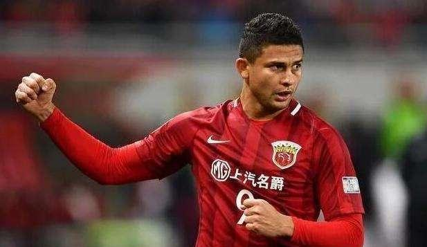 上海上港|上港反被精明误，艾克森1500万欧年薪贵，但中超冠军却没了！