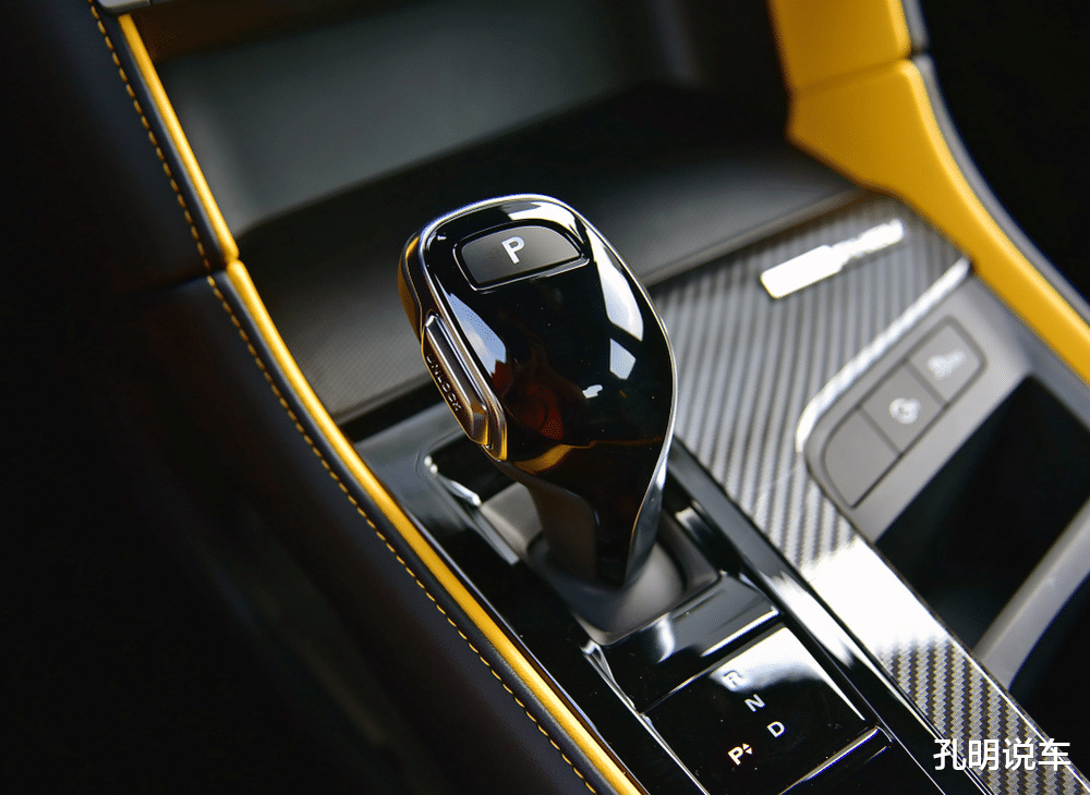 马力|更便宜的性能车来了，305马力的带尾翼轿跑！不比思域香吗？