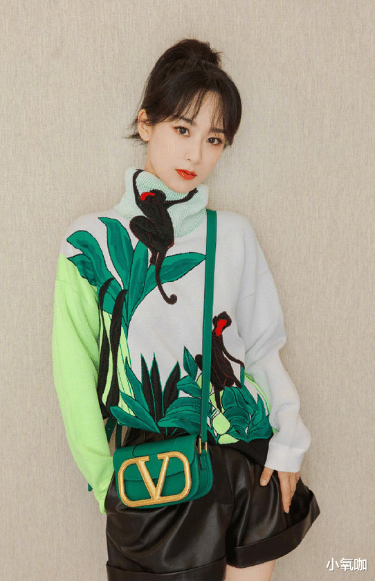 【刘海】杨紫换个造型上热搜，放下刘海却惹争议，能不能换个发型？