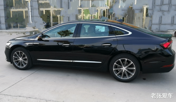 马自达3|果断放弃凯美瑞，这车从23万降到17万，车长5米标配9AT，双层隔音