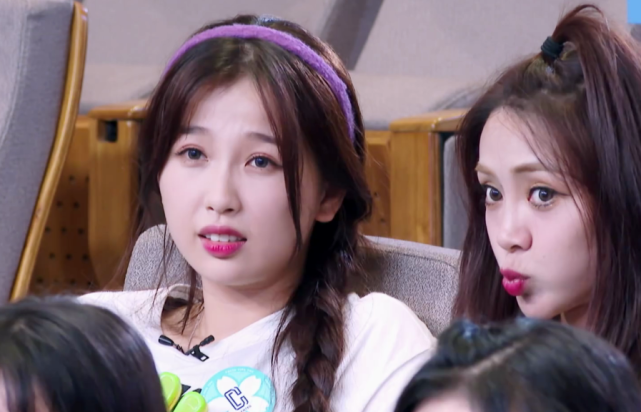 口红@都说虞书欣和刘雨昕嘴巴精致,看到两人的口红涂法,真像加了滤镜