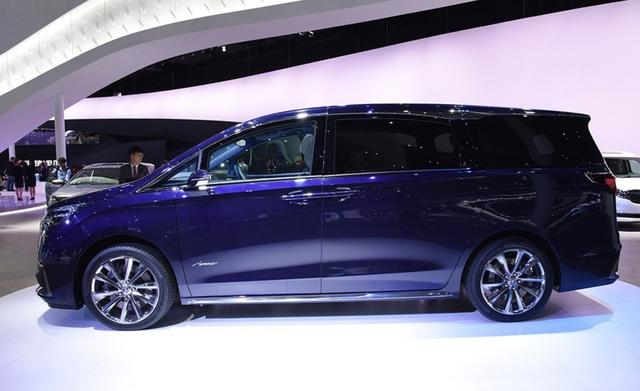 『别克GL8』别克终极车型诞生，全新GL8艾维亚上市预售，就看价格到不到位