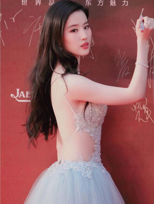 『刘亦菲』刘亦菲随心所欲穿搭合集，你见过爱豆时期的刘亦菲吗？美颜暴击