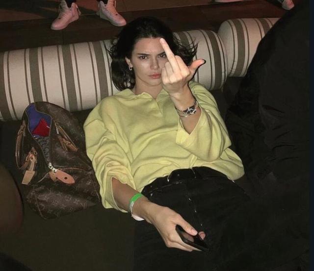 [西蒙斯]西蒙斯又被绿，这次还是自己好兄弟，詹娜：和谁发生关系是我自由