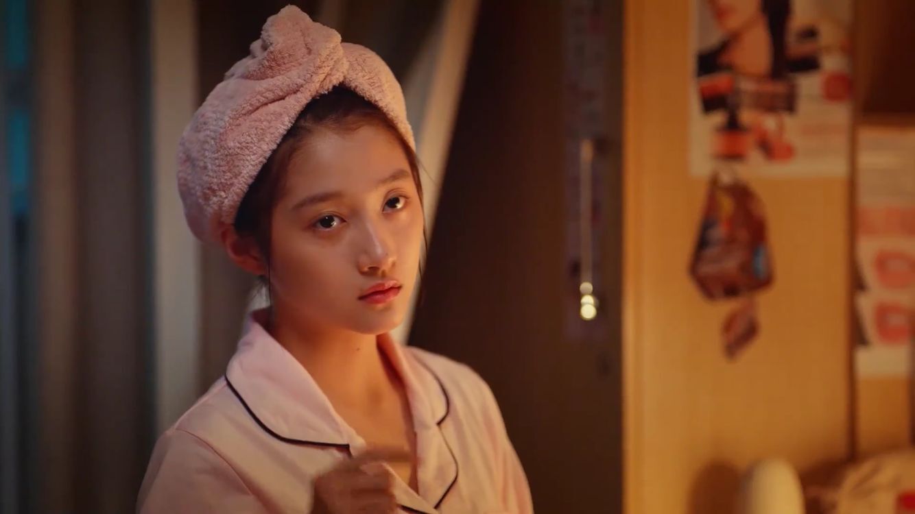 小娘惹|这姑娘什么来头？出道就演女主 新剧关晓彤作配 采访全程抠手指