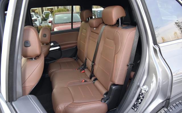 动力：奔驰又被捧红一次，3个月卖13024台，30.28万配七座，一公里4.5毛