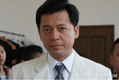 结婚|国家一级演员何政军，为何结婚几十年无绯闻，看清妻子长相后秒懂