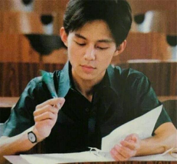 主持人|快本主持人的旧照，何炅帅气，谢娜婴儿肥，看到海涛：难怪沈梦辰不让减肥