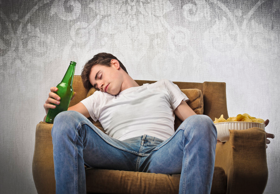 肝脏|最伤肝的“饮料”公布，酒精排第二，八成人都爱喝！