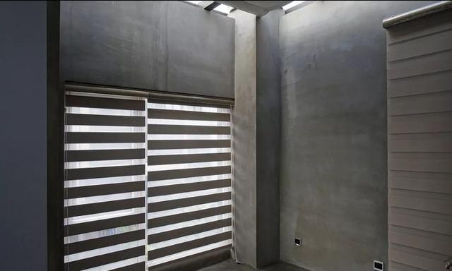 ##208平洋房被老公装成毛胚房，电路走明线，全屋刷水泥，谁见过