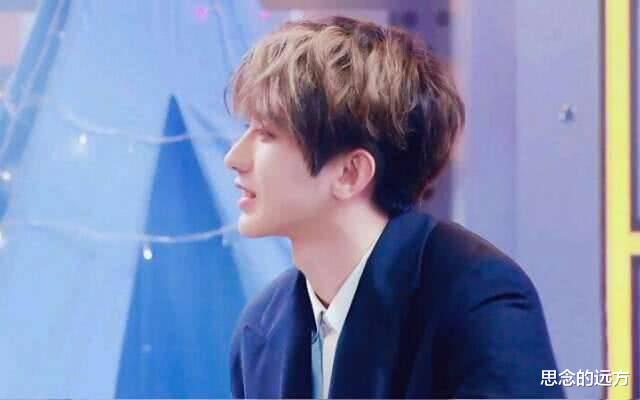 #何穗#录跑男蔡徐坤何穗一组，看到合照这是什么神仙组合！可怜郭麒麟沦为背景板