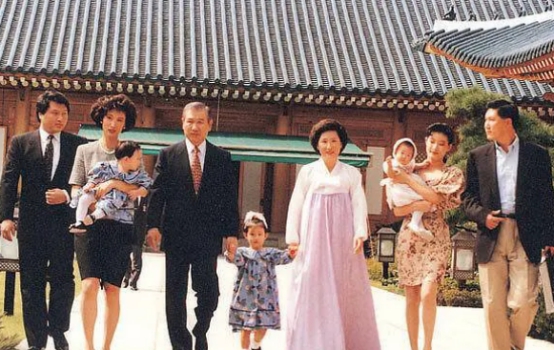 韓國財閥公開表明與情人早已育有一女，原配曾是韓國前總統女兒-圖3