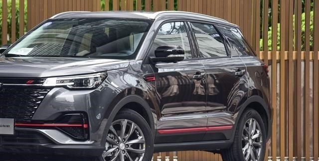 SUV|高近1.7米，丐版就有300牛米，全系多连杆，稳如坐高铁，油耗6L