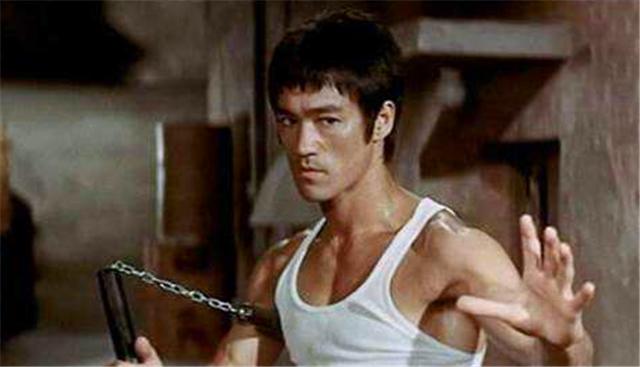 李小龙▲李小龙出殡，扶灵之人来头颇高，无人敢惹，一般人难以胜任