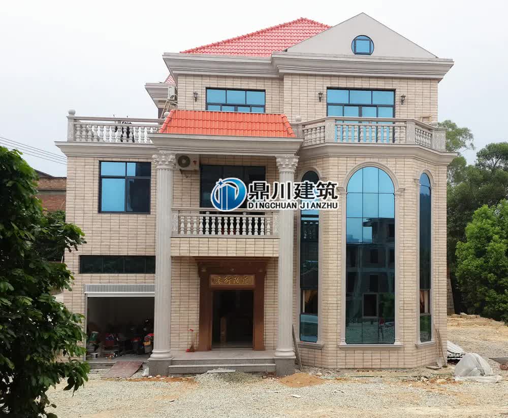 |主体40万，三层农村别墅，复式客厅+旋转楼梯设计，彰显品位