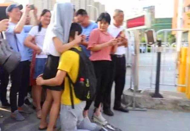 高考▲一年过去，考635分放弃985大学的跪母考生王恒杰，现在怎样了？