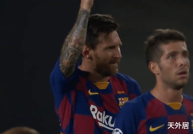 梅西|梅西非人类!1V5破门+摔倒仍轰世界波,球迷看呆:街舞式进球