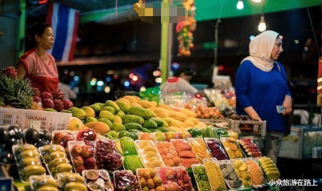 越南|越南水果摊贴出中文标语， 看清文字内容后，中国游客：不会再吃了