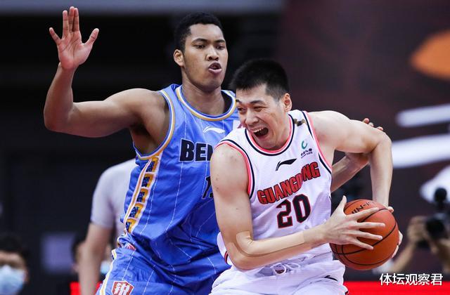 广东男篮|别怪裁判了！广东最矮球员拼下6板，首钢领先19分就认为稳了？