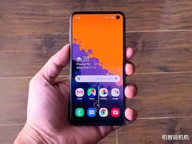 #小屏#卢伟冰祭出iPhone4！小米小屏新机彻底稳了：轻薄单手可握！