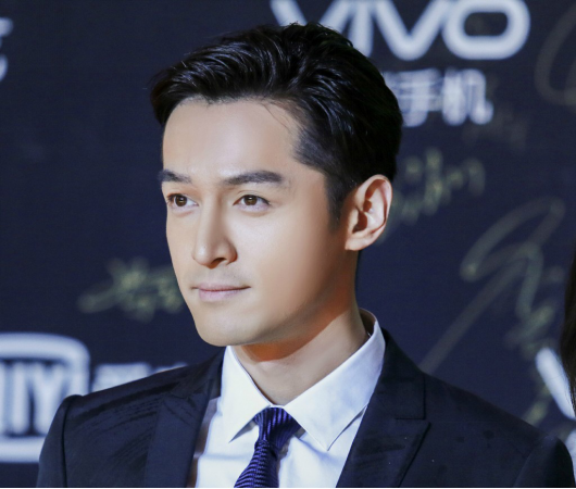 胡歌|她是胡歌一生的痛，为救胡歌车祸身亡，后胡歌用她名捐赠30所学校