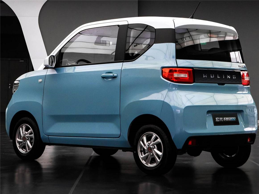 【五菱宏光】这回不用挤公交了！五菱代步神车要来，比MINI还漂亮，顶配3.88万