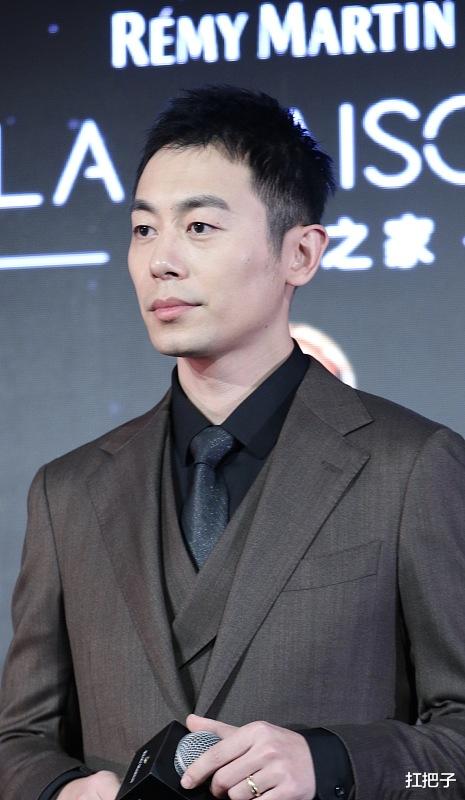 『朱亚文』她曾与朱亚文相恋9年，却败给了沈佳妮，今34岁成人生赢家