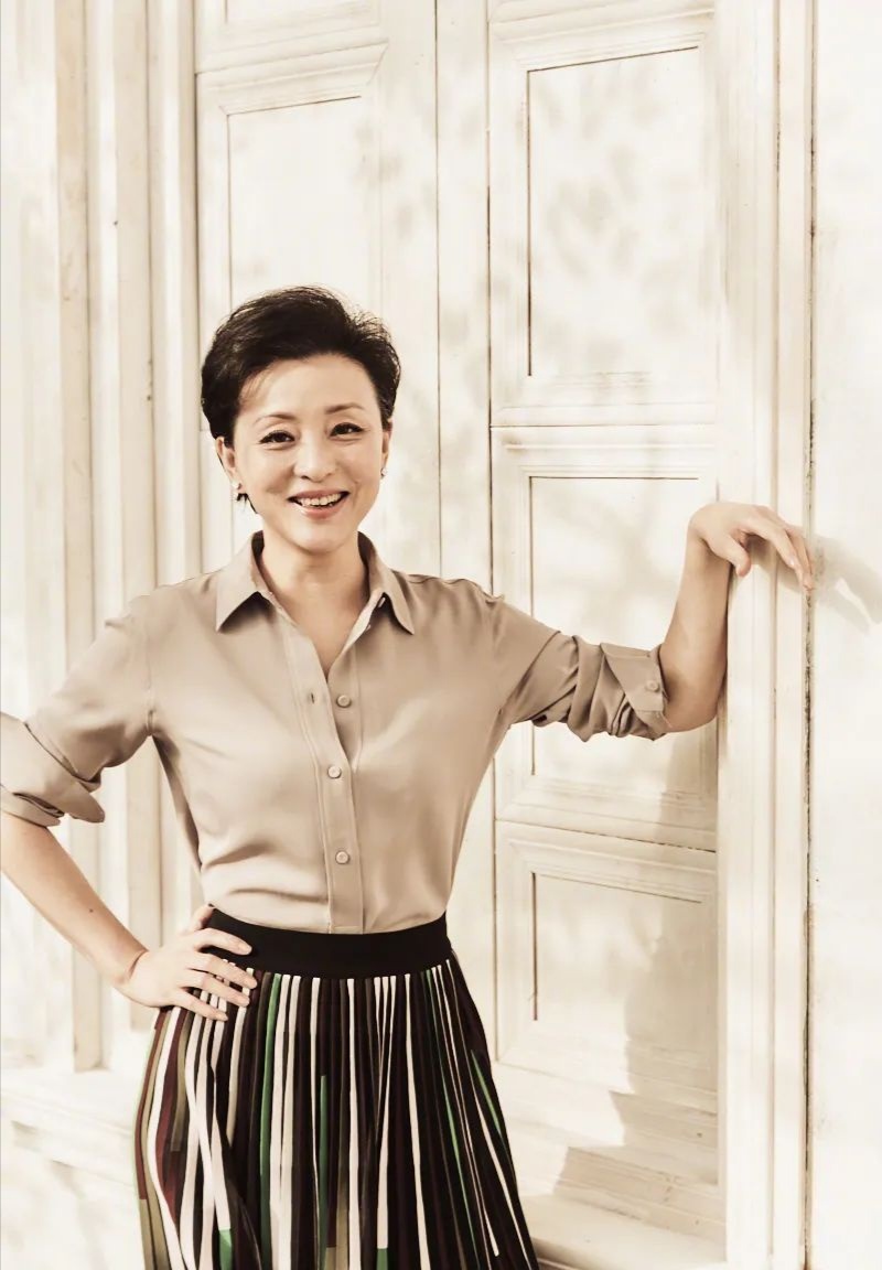 杨澜|杨澜52岁还能瘦一大圈，全身上下无一丝赘肉，公开方法零运动要求